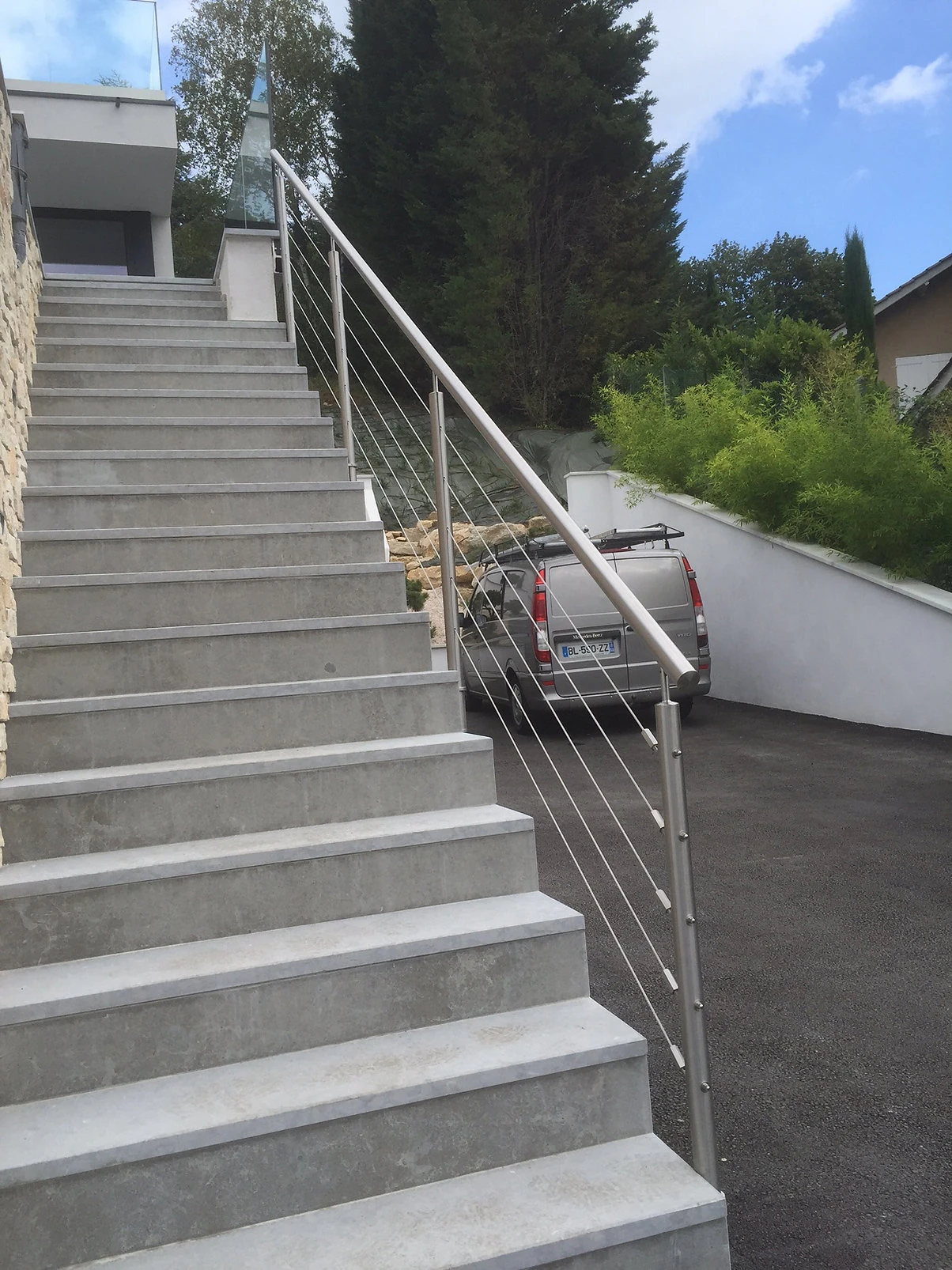 Fixation latérale sur escalier Garde-corps d’escalier fixé latéralement sur le limon