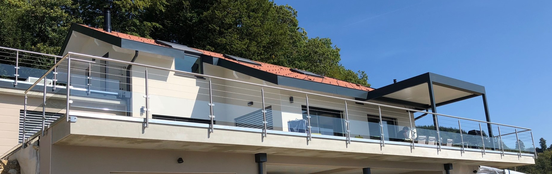 Balustrade en câble, verre et inox fabriquée sur mesure à Chambéry