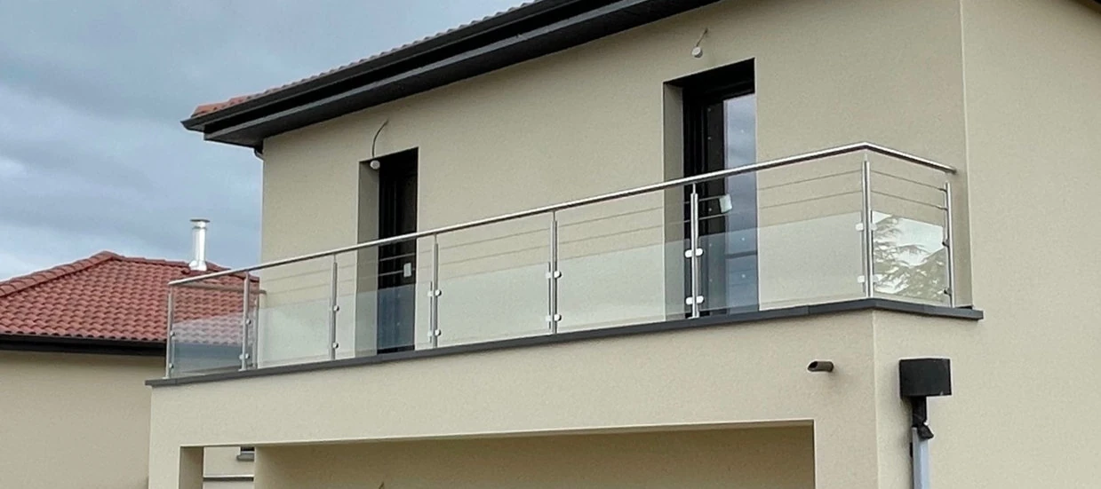 Balustrade en verre et inox à Francheville Garde-corps de balcon en verre et inox à Francheville