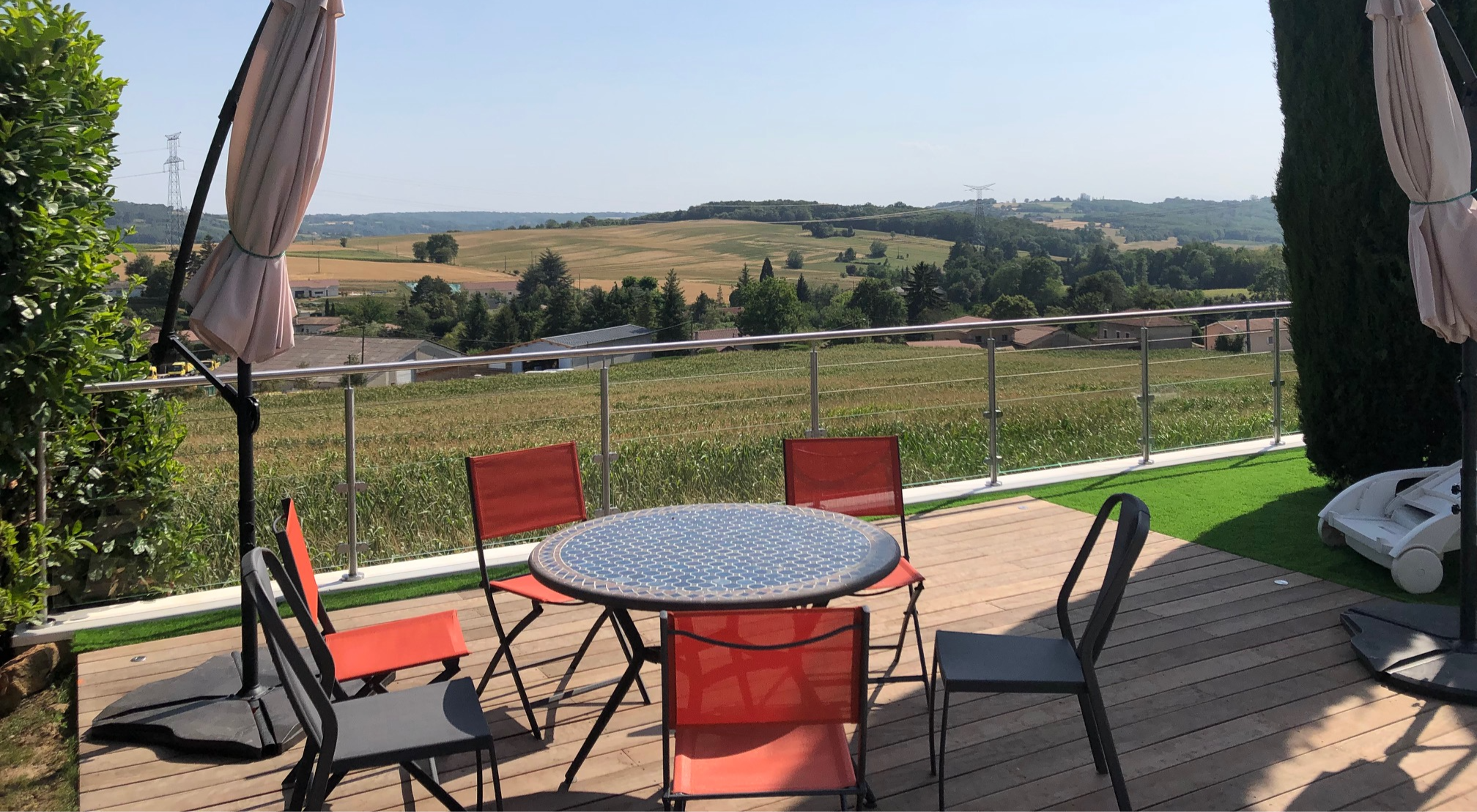 Balustrade en verre et câble inox avec pose à la française sur une terrasse à Vienne