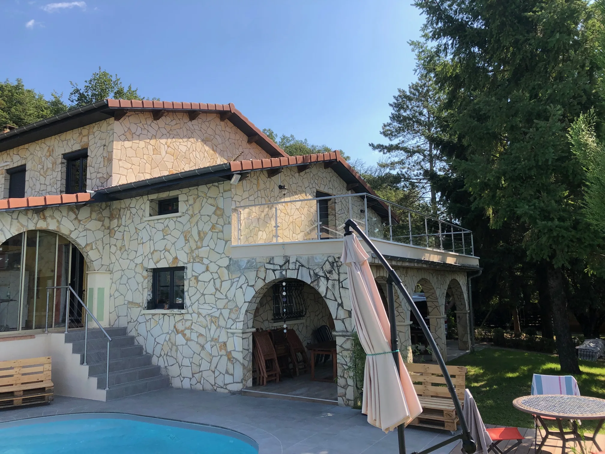 Rampe d’escalier extérieure en tube inox à Bourg-en-Bresse