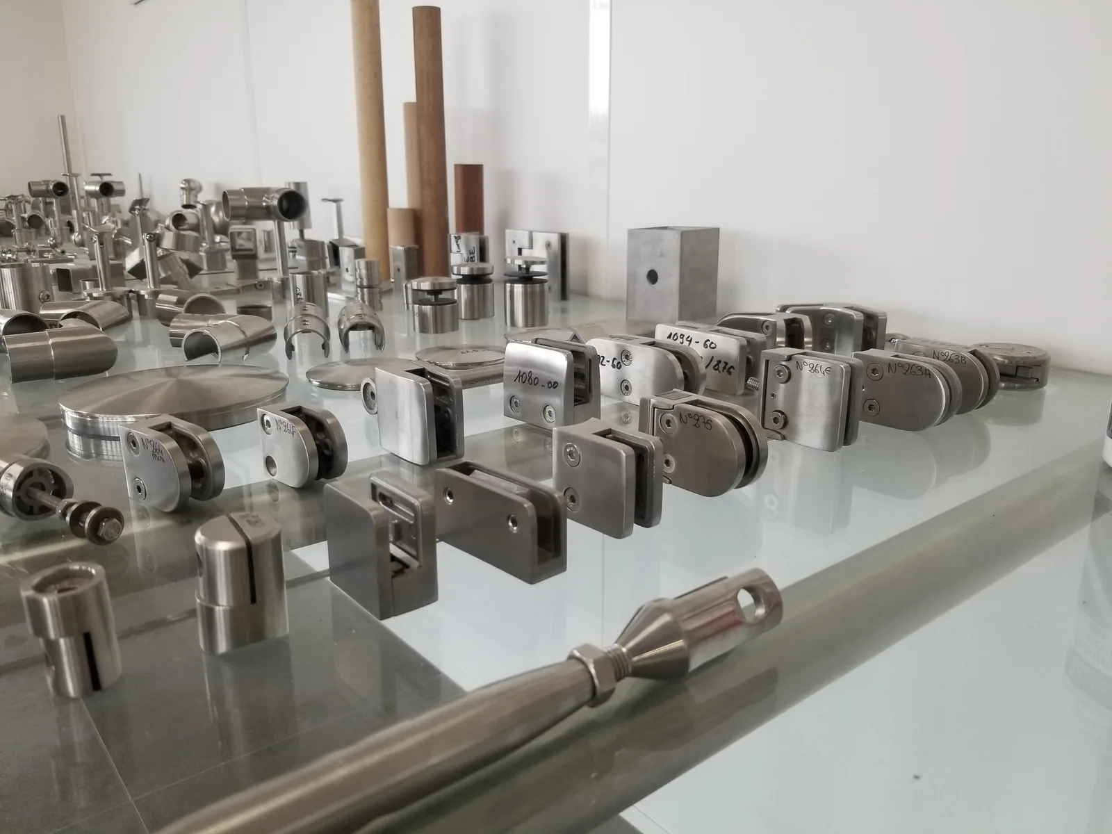 Différence entre pince à verre à dos plat et à dos concave